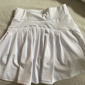 SOLD!!!super cute and vintage white skirt!!